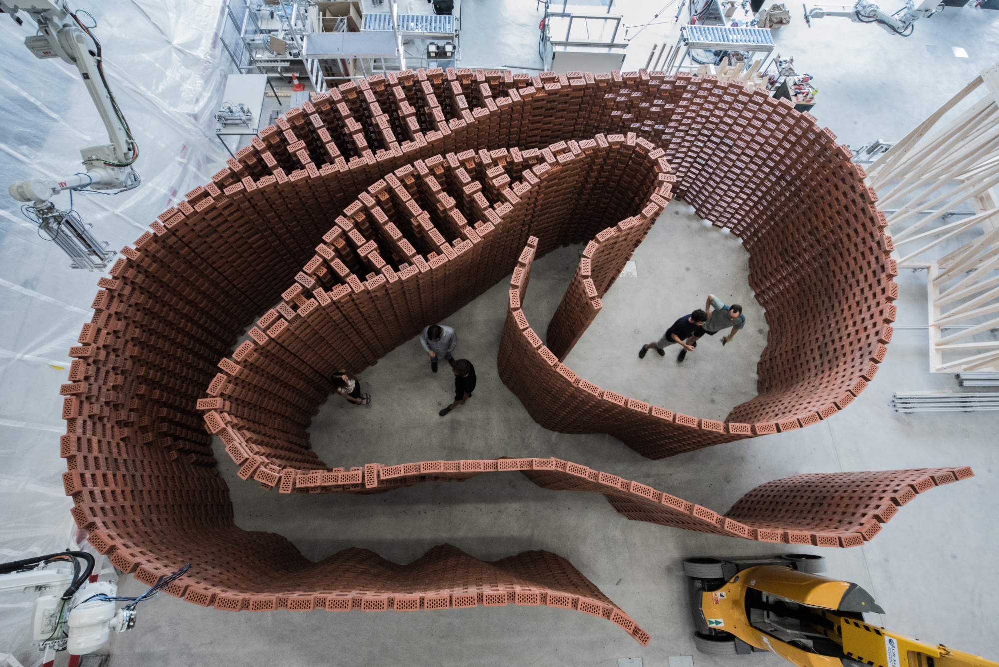 two curved brick walls, placed as in a labyrinth, viewed from the top